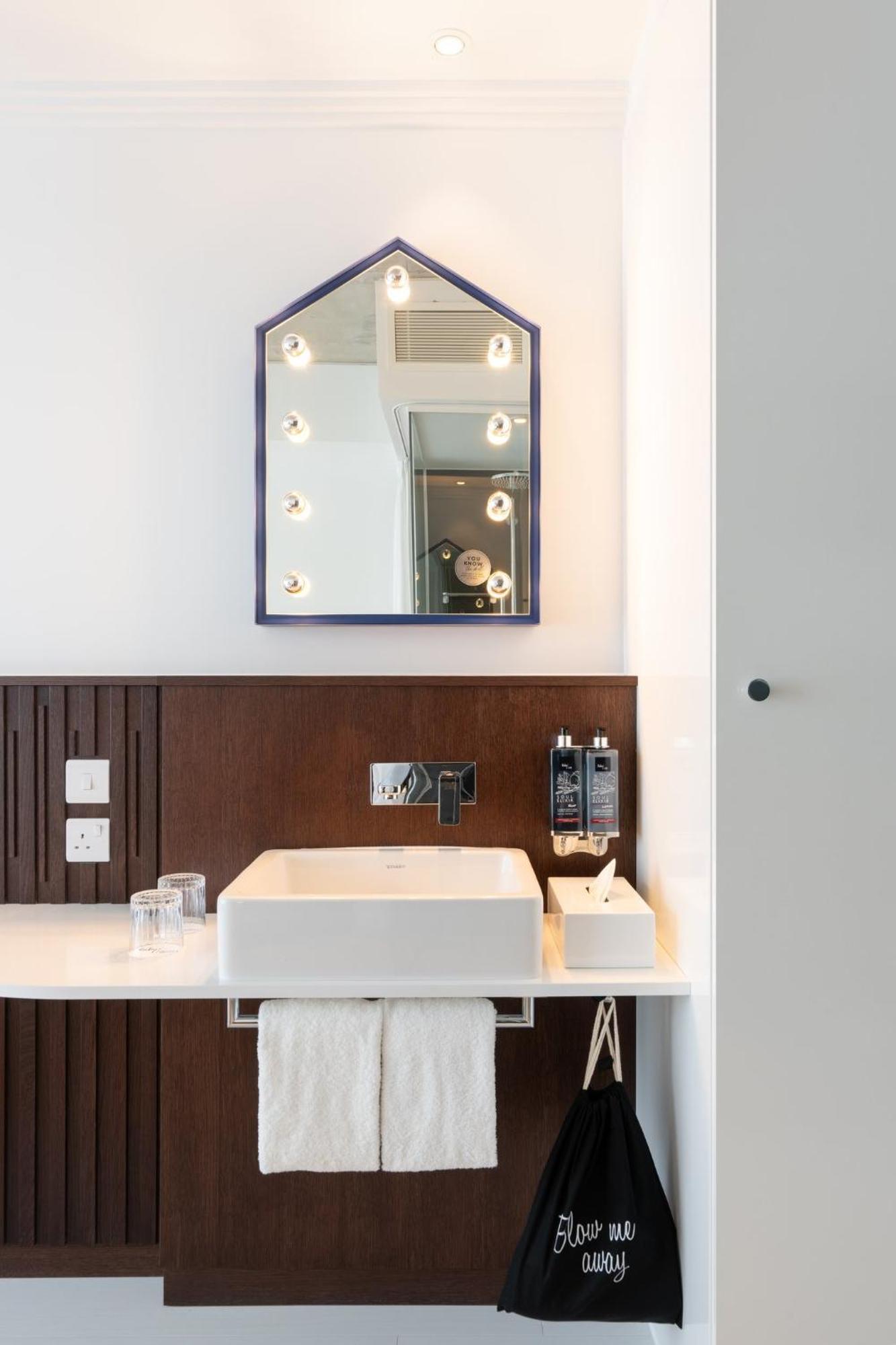 Ruby Zoe Hotel ลอนดอน ภายนอก รูปภาพ